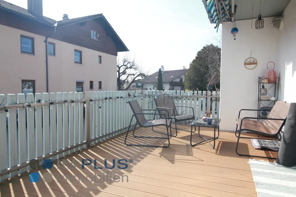 Außergewöhnliche 4–5-Zimmer-Wohnung inklusive zwei Einzelgaragen – Bild 12